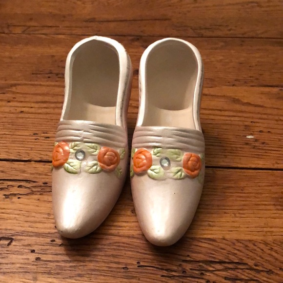 Pearled frame shoes - Picture 2 of 5